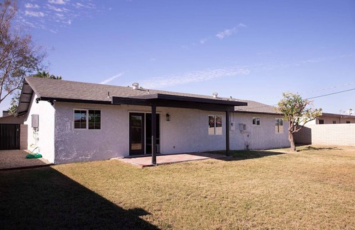 Yuma Casa | Modern, Updated, Pet Friendly, Centrally Located with BBQ and FirePit!