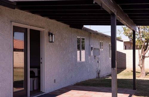 Yuma Casa | Modern, Updated, Pet Friendly, Centrally Located with BBQ and FirePit!