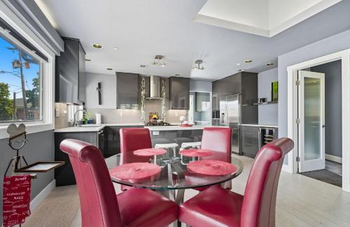 Hough Casa | Modern Upper Level Duplex Dt Vancouver