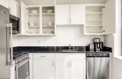 Lincoln Square Apartamento | Modern UWS 2BR w/ Doorman & Gym, nr Central Park, by Blueground
