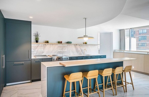 Lincoln Square Apartamento | Modern UWS 2BR w/ Doorman & Gym, nr Central Park, by Blueground