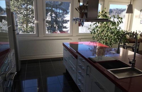 Seidmannsdorf Apartamento | Moderno apartamento de vacaciones (75 m²) con habitación infantil y bañera de hidromasaje.