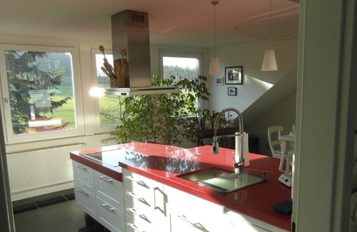 Seidmannsdorf Apartamento | Moderno apartamento de vacaciones (75 m²) con habitación infantil y bañera de hidromasaje.