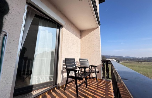 Furth im Wald Apartamento | Modern vacation home with balcony and bathtub (81 sqm)