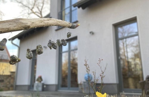 Nordliche Ortsteile Casa | Modern vacation home / vacation apartment by the castle park and lake, fireplace, bathing area
