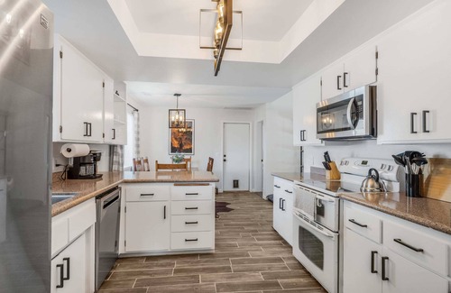 Santa Ynez Casa | Modern Valley Oasis! Pet-friendly & Walkable to DT