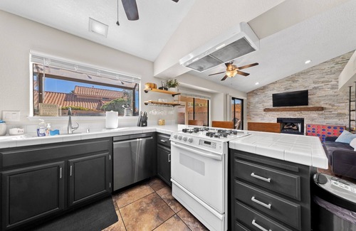 Paradise Casa | Modern Vegas Home- Prime Location, Full Amenities