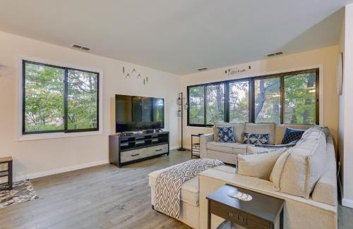 Vernon Apartamento | Modern Vernon Township Condo Near Ski and Water Park
