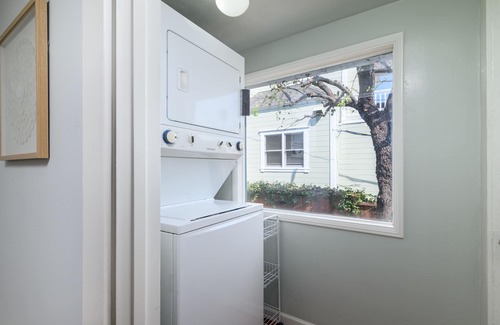 Ventura Casa | Modern Victorian Home Walking Distance To Ventura Pier and Downtown Restaurants