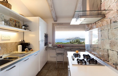 Santa Reparata Villa | Villa moderna "I Graniti" cerca de la playa con vistas al mar, patio, aire acondicionado y Wi-Fi