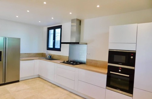 Benerville-sur-Mer Villa | Villa moderna cerca de la playa.