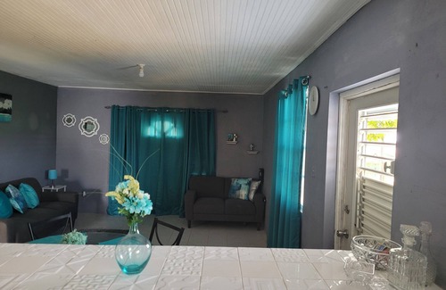 West Coast Villa | Modern Villa 15mins from anywhere!!