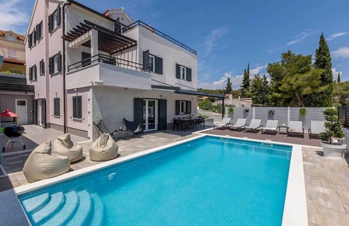 Cove Osibova (Milna) Villa | Modern villa by the sea with swimming pool