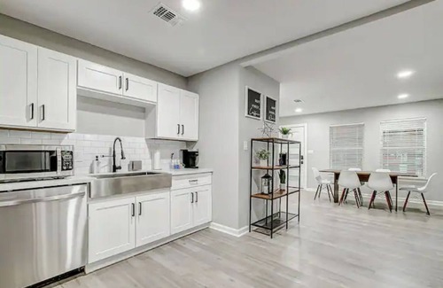 Northside Casa | Modern Villa-Hidden Gem-12 Min From Downtown