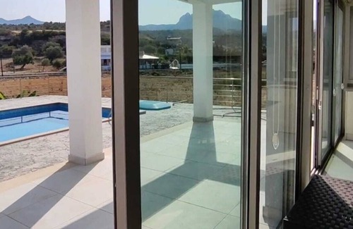 Gozubuyuk Villa | Modern villa in Alagadi