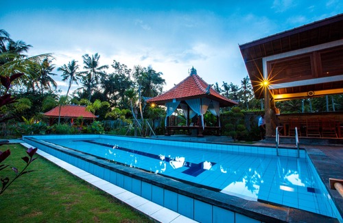 Kemenuh Villa | Villa moderna en Bali con piscina privada y camas de lujo.