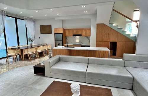 Thang Tam Villa | Modern Villa in the Heart of City with pool, karaoke, parking