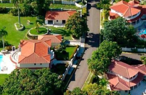 Puerto Plata Villa | Villa moderna, piscina con todas las comodidades, playa cercana.