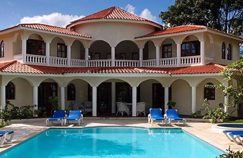 Puerto Plata Villa | Villa moderna, piscina con todas las comodidades, playa cercana.