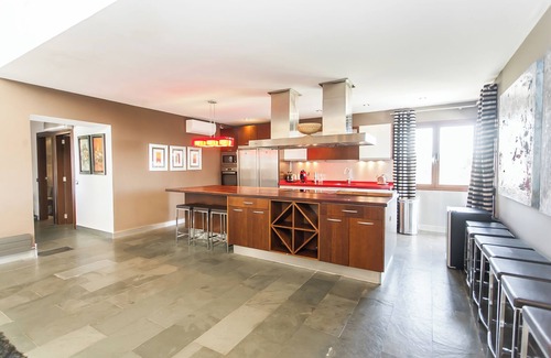 Valdemorillo Villa | Villa moderna con piscina, naturaleza y tranquilidad a 40 min de Madrid.