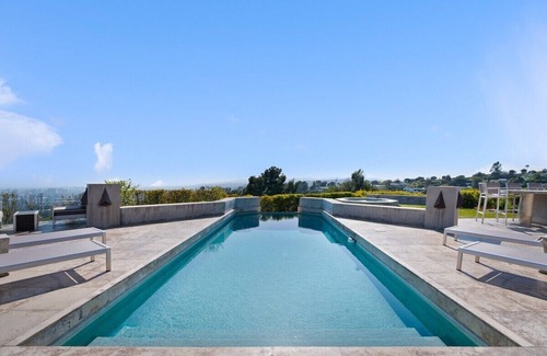 Trousdale Estates Casa | Modern Villa with Spectacular City & Ocean Views in Trousdale Estates