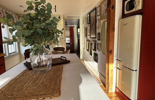 Weaverville Cabaña | Modern vintage/fully stocked/artsy cottage