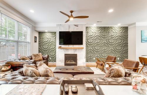 Northeast Virginia Beach Casa | Modern Virginia Beach Retreat in Resort District!