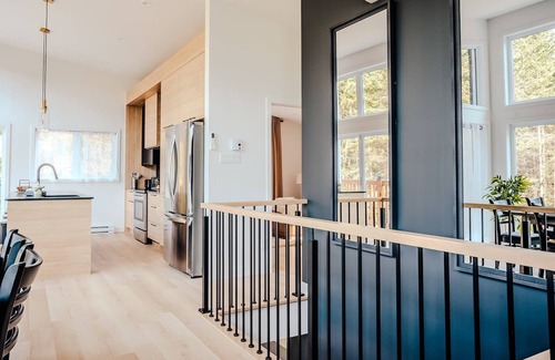 Riviere-Rouge Casa | Modern Waterfront Cottage on the Rouge River & Spa