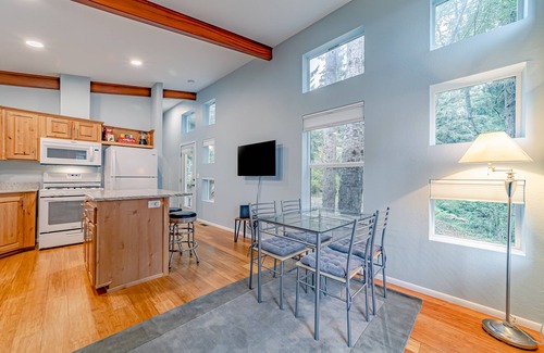 Trinidad Casa | Modern Waterfront Cottage with Ocean Views, Deck, Grill, & Free WiFi
