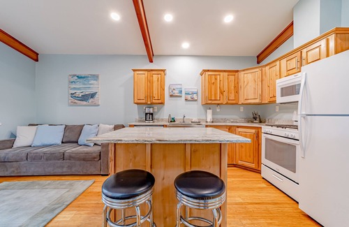 Trinidad Casa | Modern Waterfront Cottage with Ocean Views, Deck, Grill, & Free WiFi