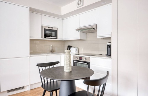Waterloo Apartamento | Modern Waterloo 2BR open plan with Balcony on Lower Marsh, by Blueground