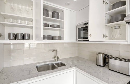 Waterloo Apartamento | Modern Waterloo 2BR open plan with Balcony on Lower Marsh, by Blueground