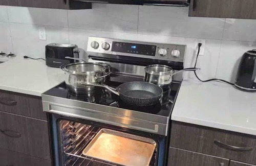 Division No. 11 Casa | Modern, well furnished 1 bedroom home with free street parking