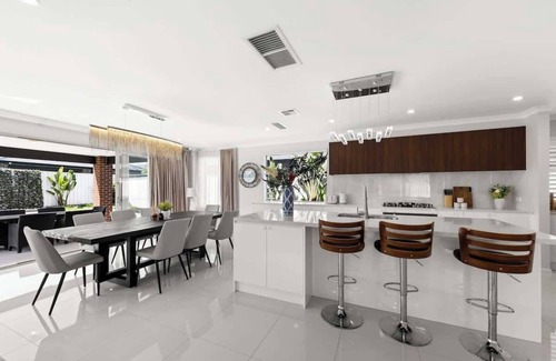 Werribee Casa | Modern Werribee Retreat Close Shops & Nature