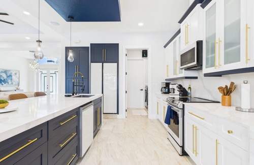 Burnt Store Casa | Modern West Costal Living, 4 Bedroom Dream Vacation with Private Jacuzzi Spa