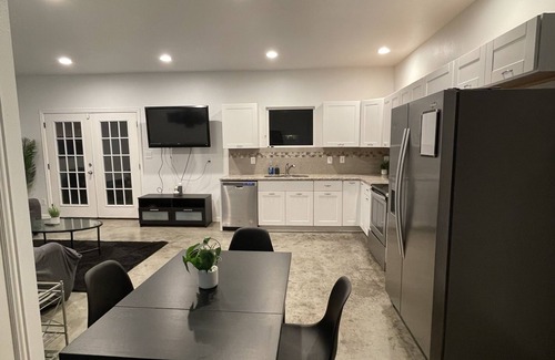West Dallas Casa | Modern West-Dallas 4 Bedroom Charmer in the City