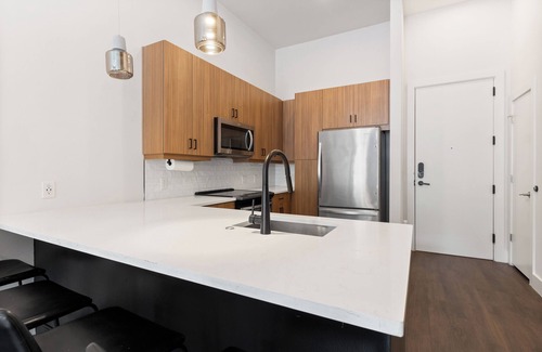Home Park Apartamento | Modern West Midtown Retreat — Luxurious Stay!