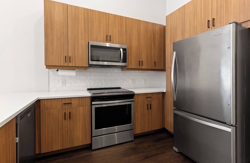 Home Park Apartamento | Modern West Midtown Retreat — Luxurious Stay!