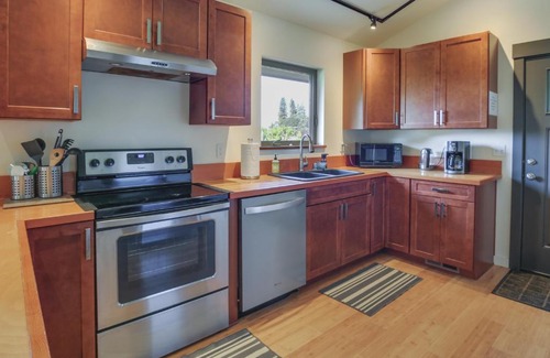White Salmon Apartamento | Modern White Salmon Apartment, Steps From Town