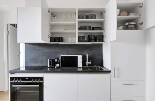 Favoriten Apartamento | Modern Wieden 1BR w/ Balcony, Gym, Elevator, walk to U-Bahn, by Blueground