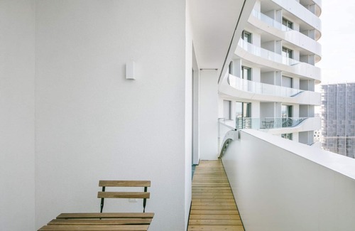 Favoriten Apartamento | Modern Wieden 1BR w/ Balcony, Gym, Elevator, walk to U-Bahn, by Blueground