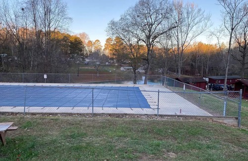 Salisbury Cabina | Modern Woodland Cabin With Pool View