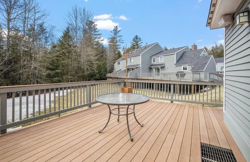 North Woodstock Casa | Modern Woodstock/Loon Mountain Townhouse With Deck