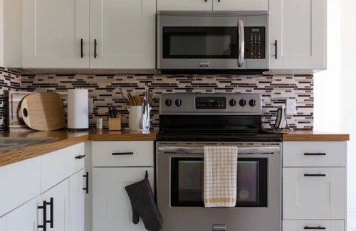 Palm Desert Condominio | Modern x Boho Home w/ Pools | Gym | Golf Course| Tennis
