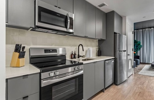 Historic Ybor Apartamento | Modern Ybor 2BD | Free Parking | Mins to DT!
