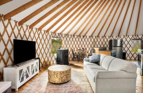Wardensville Casa | Modern Yurt w River Access, Hot Tub, WiFi & Grill