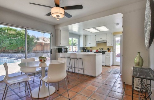 Cathedral City Cove Casa | Modern Zen Retreat: la mejor vida interior y exterior