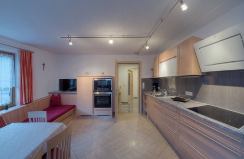Schwendau Apartamento | Moderne Ferienwohnung mit Terrasse und Trockenraum Schibusanbindung in Haus-nähe