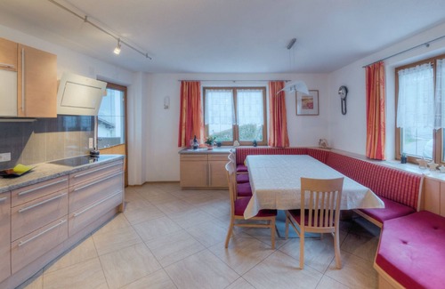 Schwendau Apartamento | Moderne Ferienwohnung mit Terrasse und Trockenraum Schibusanbindung in Haus-nähe