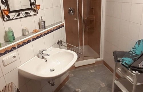 Wernfeld Condominio | Moderne Ferienwohnung 95qm 2-6 Personen Biker / Hunde / Garten